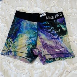 Nike pro galaxy shorts (M)